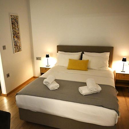 Minimal Apartment On The Shadow Of The Acropolis Athen Eksteriør billede