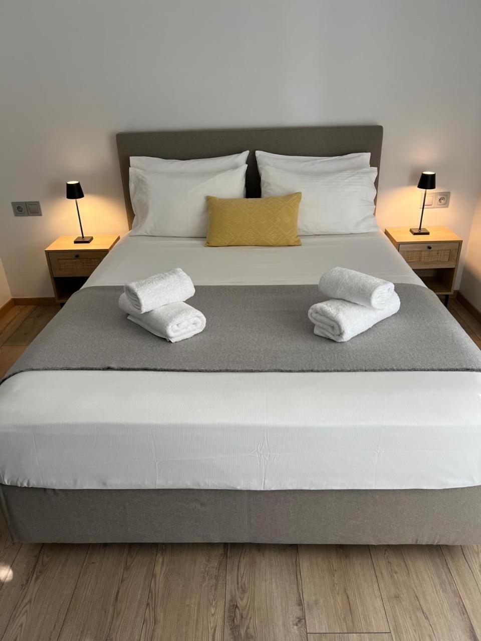 Minimal Apartment On The Shadow Of The Acropolis Athen Eksteriør billede
