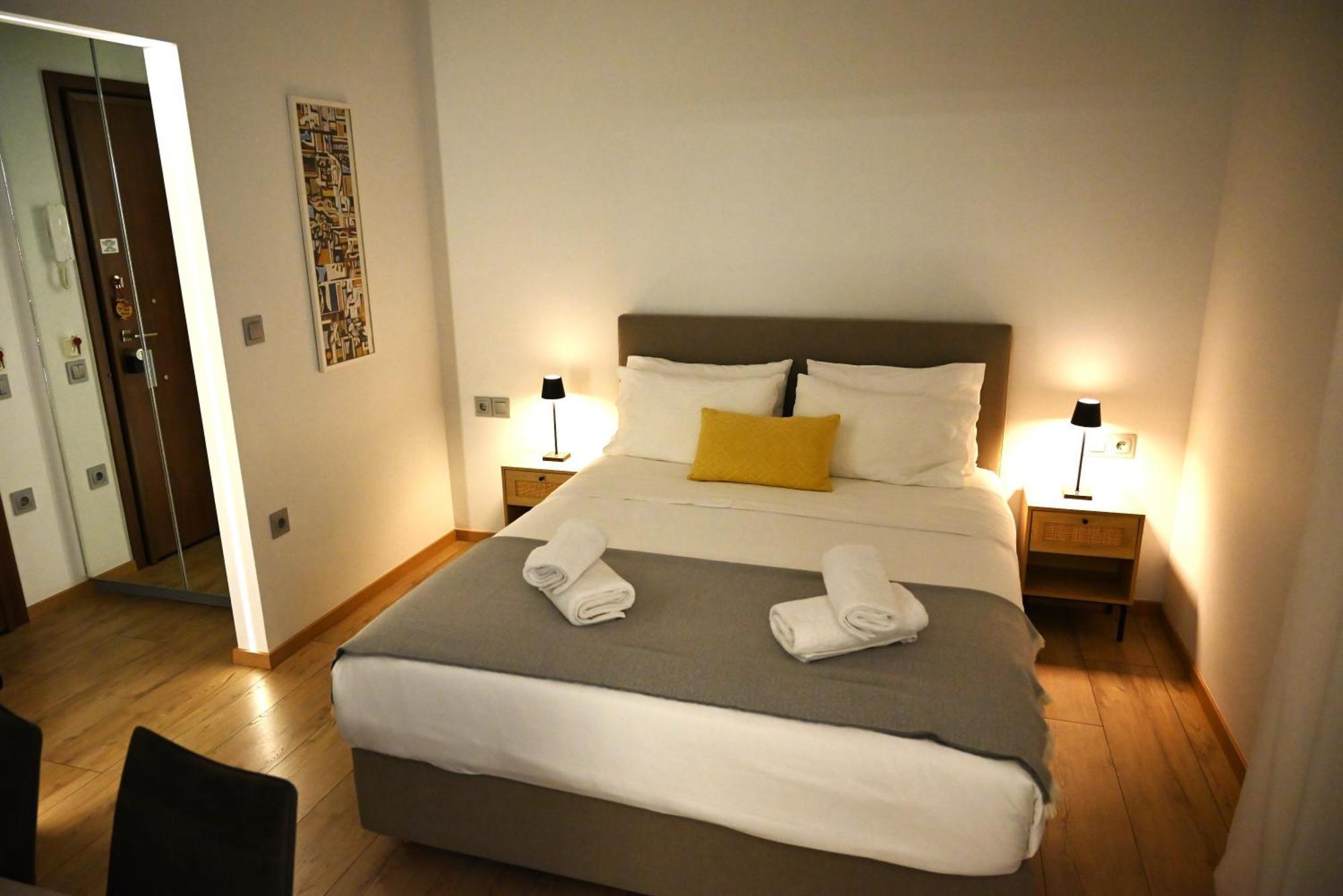 Minimal Apartment On The Shadow Of The Acropolis Athen Eksteriør billede